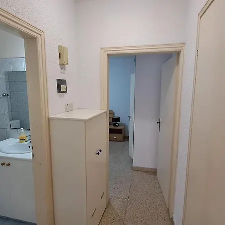 30meters From The Sea In Larnaca Apartmán