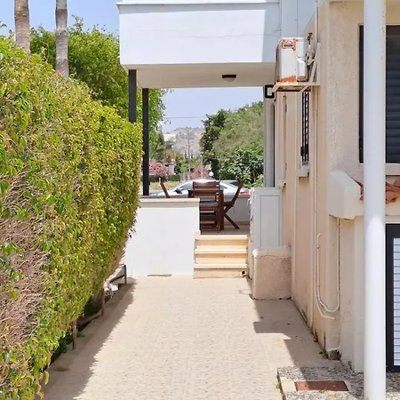 Seaside 2br 30m From Sea & Free Parking Βορόκλινη