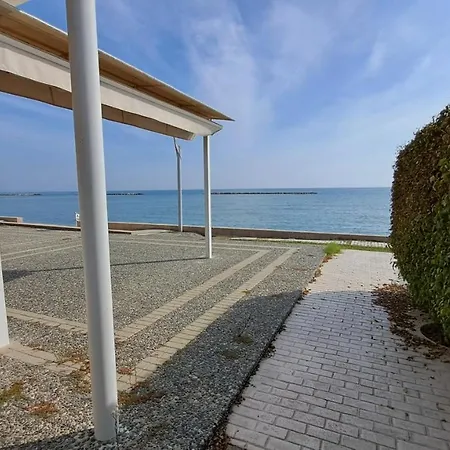 Seaside 2br 30m From Sea & Free Parking