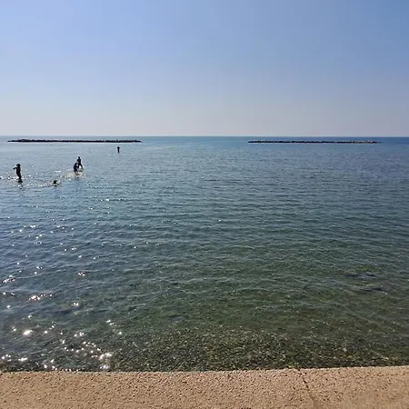 Seaside 2br 30m From Sea & Free Parking *