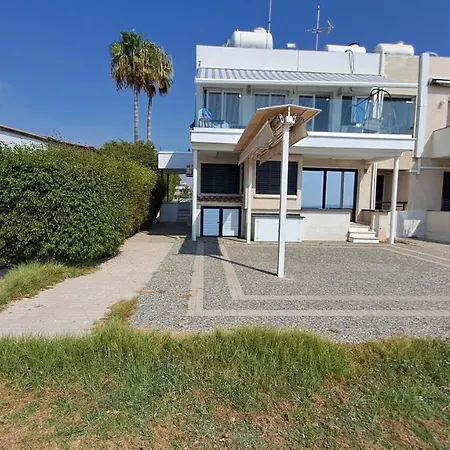 Seaside 2br 30m From Sea & Free Parking * Oroklini