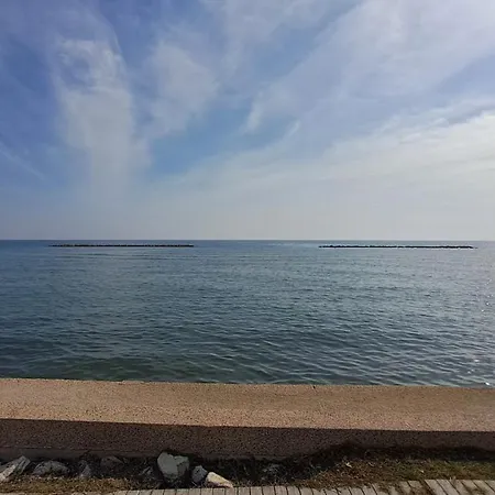 Apartamento Seaside 2br 30m From Sea & Free Parking